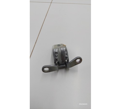 Петля двери передняя правая верхняя