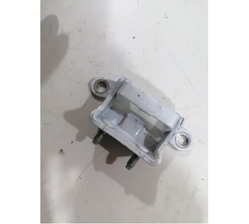 Петля двери задняя левая верхняя