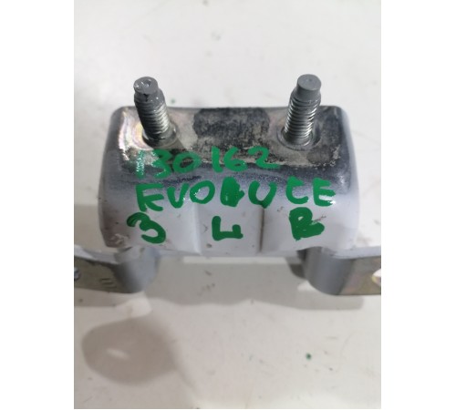 Петля двери задняя левая верхняя