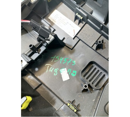 Центральная консоль с подлокотником