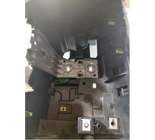 Центральная консоль с подлокотником