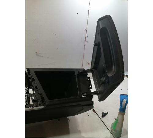 Центральная консоль с подлокотником