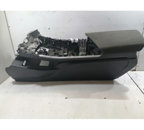 Центральная консоль с подлокотником