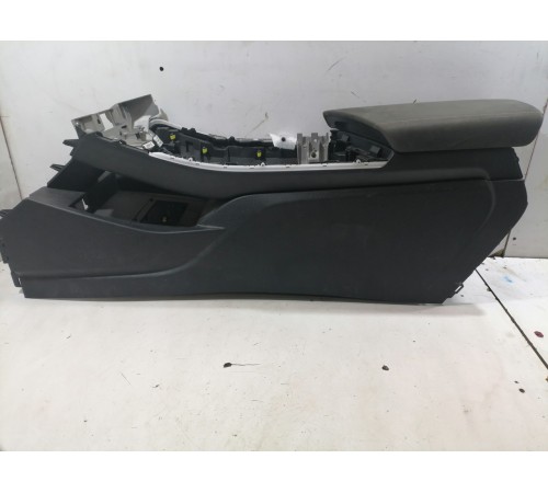 Центральная консоль с подлокотником