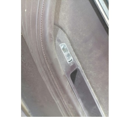 Обшивка двери передняя правая