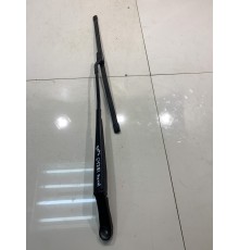 Передний стеклоочиститель (водительский)