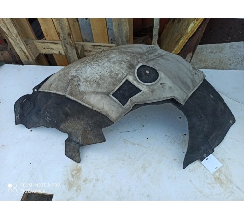 Подкрылок передний левый