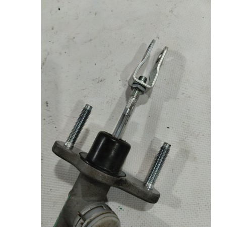 Цилиндр сцепления главный