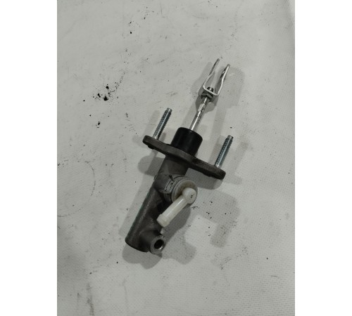 Цилиндр сцепления главный