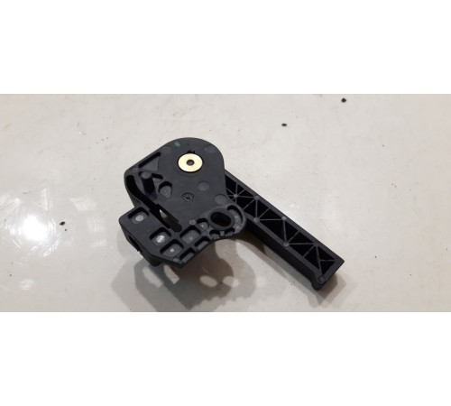 Рычаг открывания капота