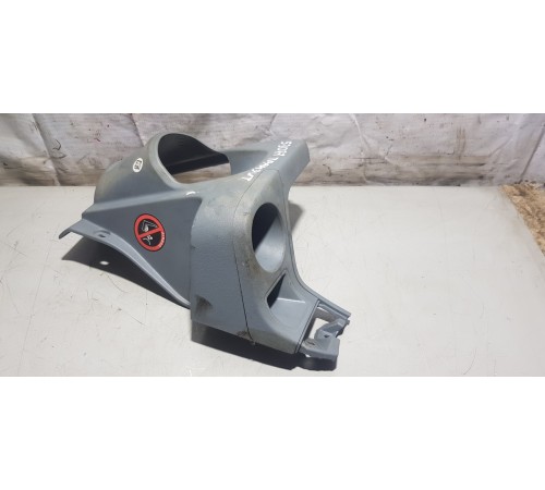 Подстаканник передний правый