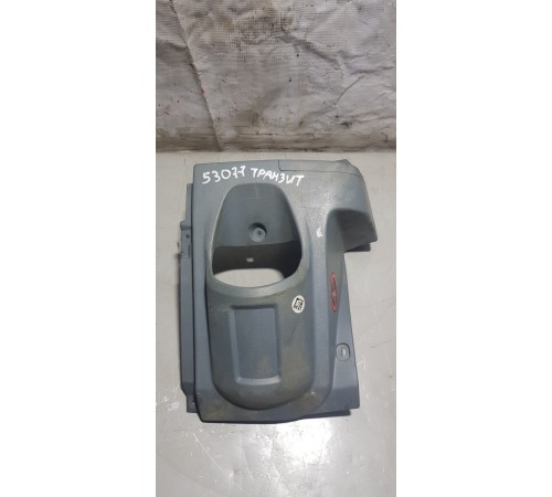 Подстаканник передний правый