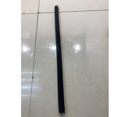 Уплотнитель стекла (задний, правый)