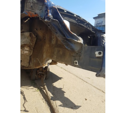 Стрела лонжерона с чашкой передняя правая