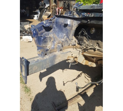 Стрела лонжерона с чашкой передняя правая