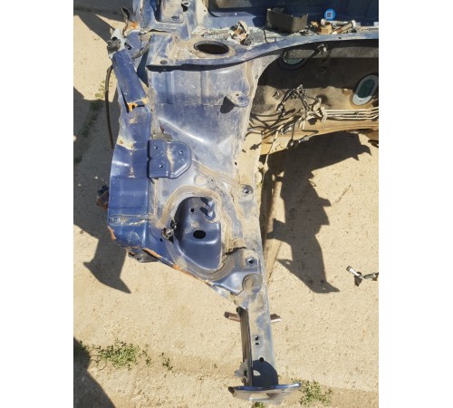 Стрела лонжерона с чашкой передняя правая