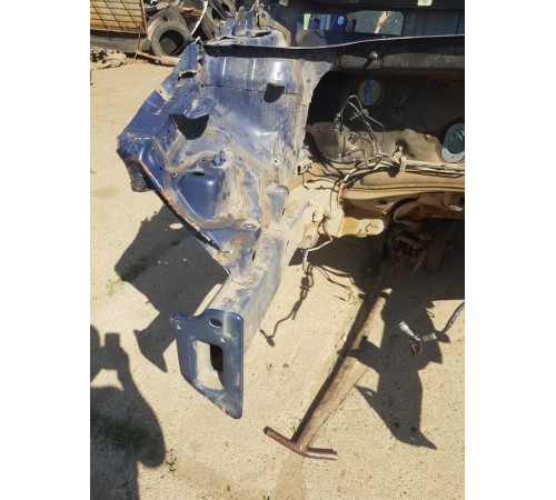 Стрела лонжерона с чашкой передняя правая