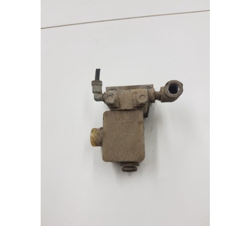 Клапан тормозной системы левый