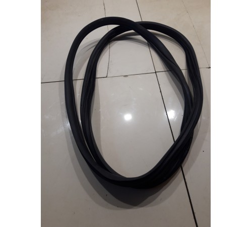 Уплотнитель двери(передний правый)