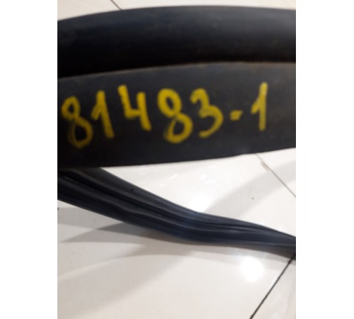 Уплотнитель двери(передний правый)