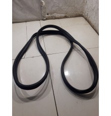 Уплотнитель двери(передний правый)