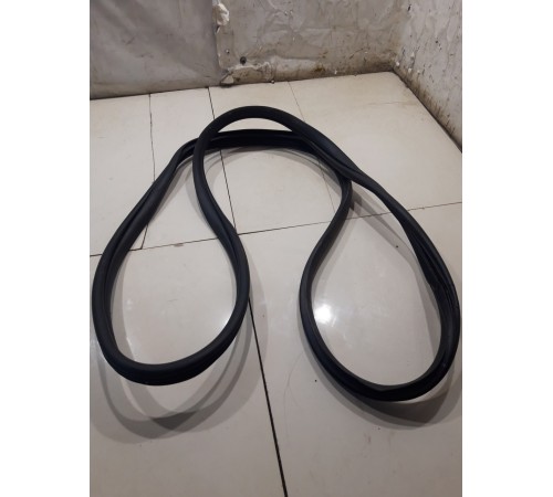 Уплотнитель двери(передний правый)