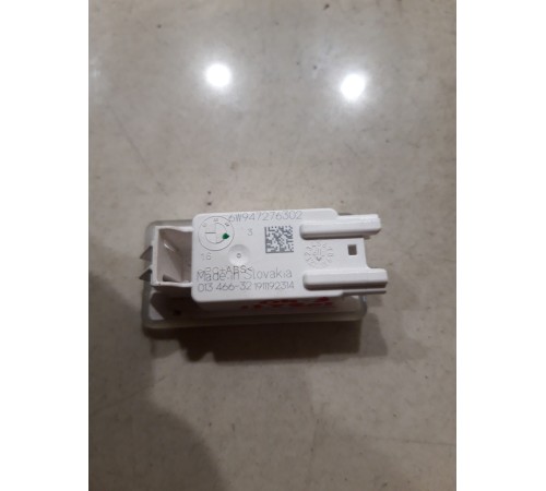 Плафон внутреннего освещения салона