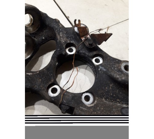 Кулак поворотный(передний левый)