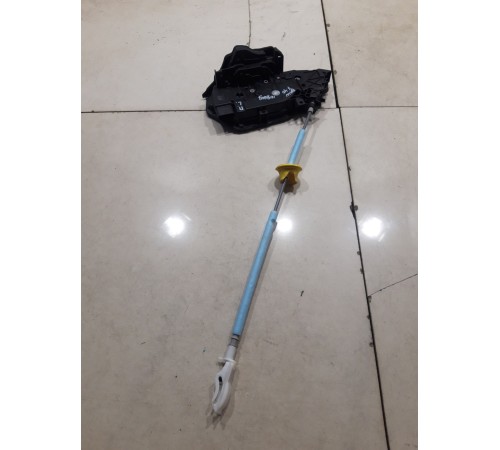 Замок двери (передний левый)