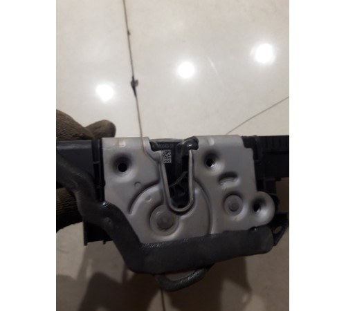 Замок двери (передний левый)