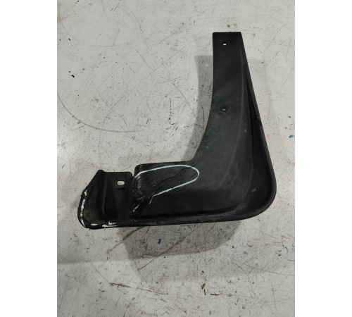 Брызговик передний левый