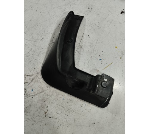 Брызговик передний левый