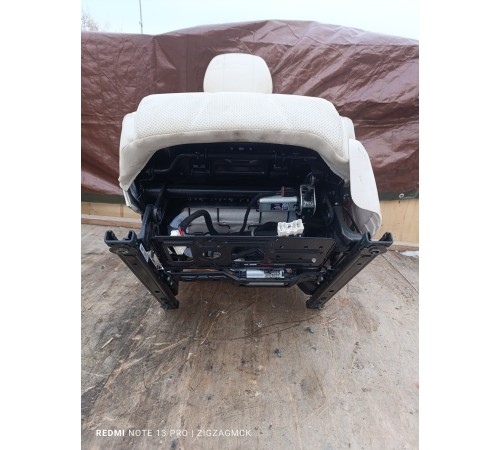 Сиденье переднее левое