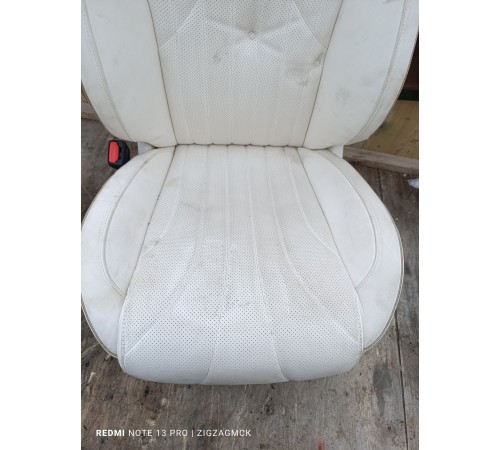 Сиденье переднее левое