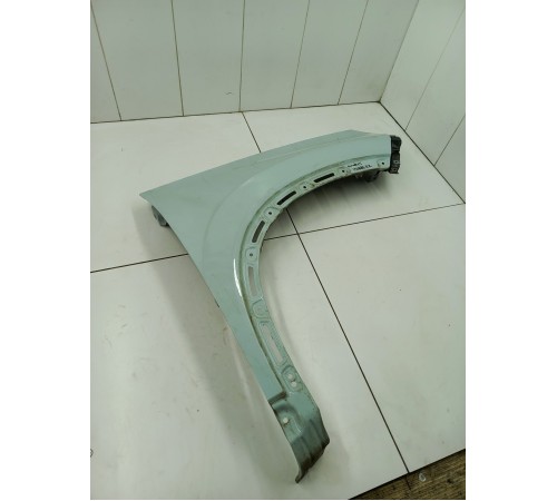 Крыло переднее правое