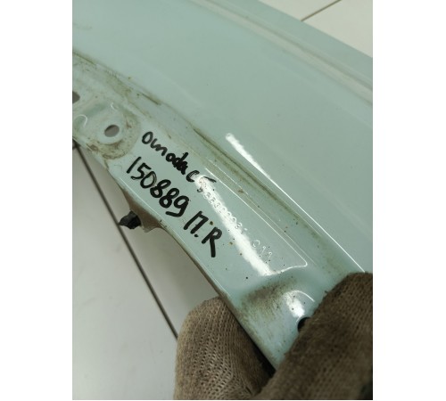 Крыло переднее правое