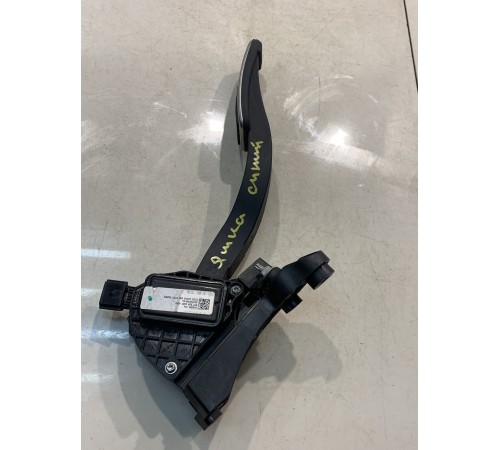 Педаль акселератора