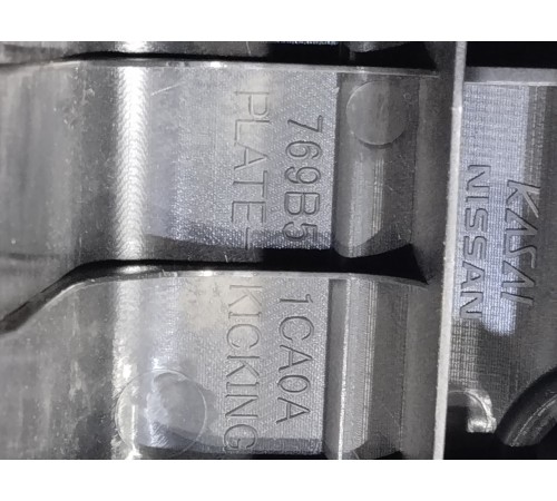 Накладка порога (передняя левая)