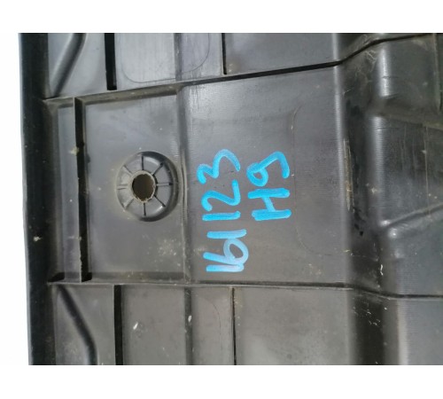 Накладка замка капота