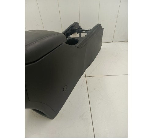 Консоль центральная с подлокотником