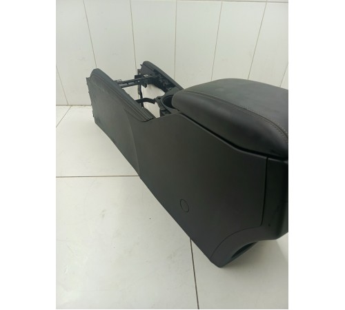 Консоль центральная с подлокотником