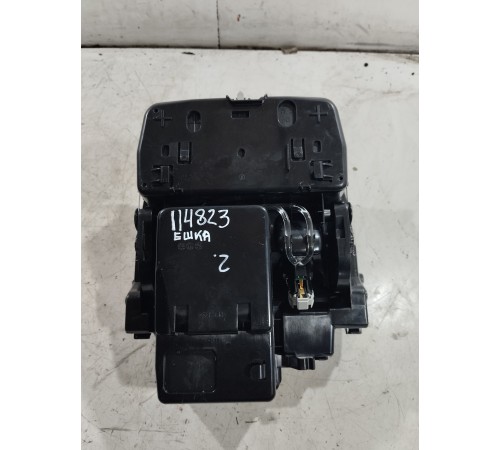 Вещевой ящик центральной консоли