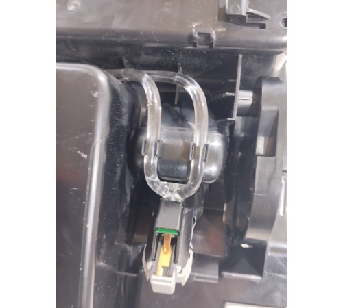 Вещевой ящик центральной консоли