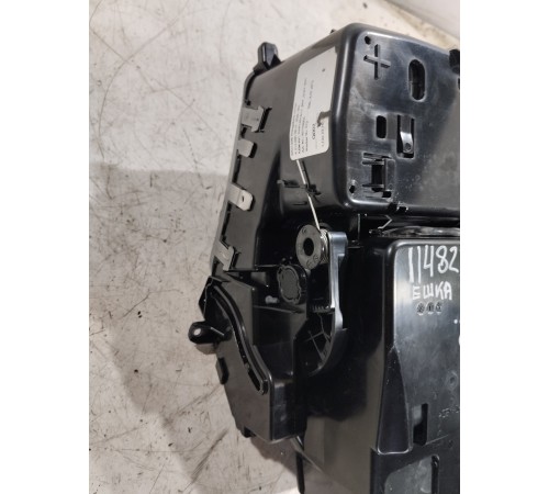 Вещевой ящик центральной консоли