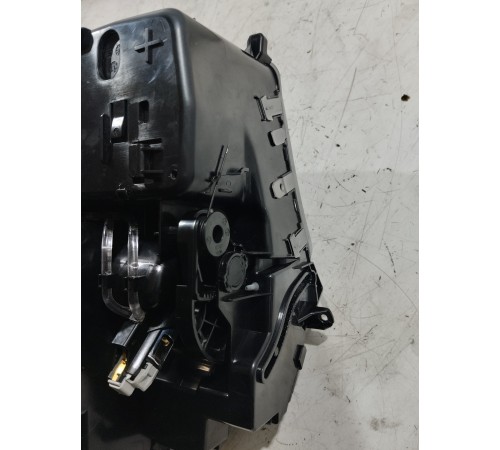 Вещевой ящик центральной консоли