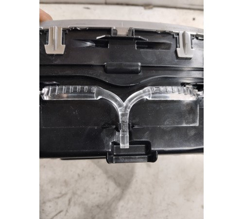 Вещевой ящик центральной консоли