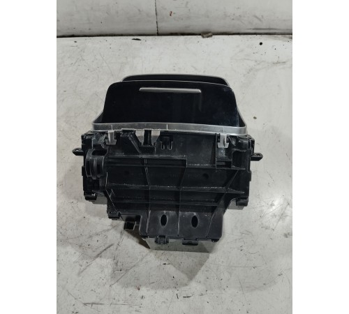 Вещевой ящик центральной консоли