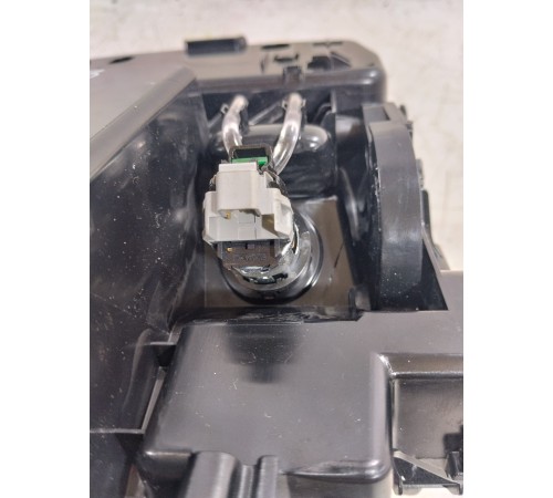 Вещевой ящик центральной консоли