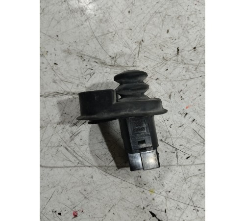 Концевой выключатель двери передний левый