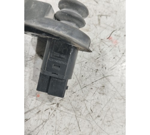 Концевой выключатель двери передний левый